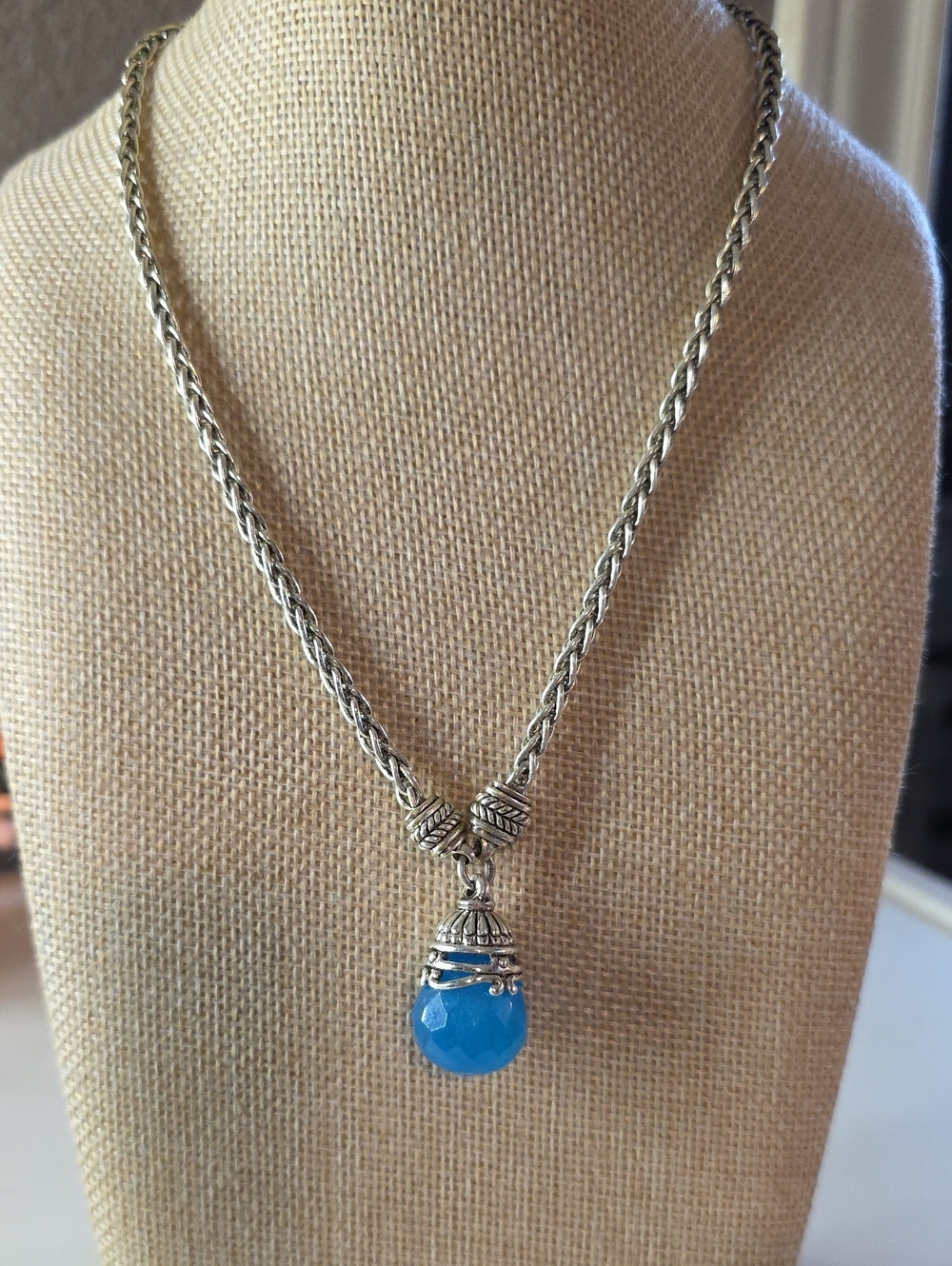 Vintage Avon Signed Blue Glass Teardrop Pendant Necklace Silver Tone